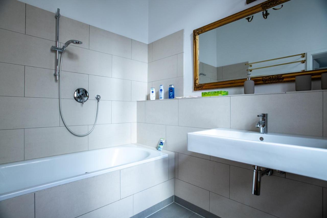 Ferienwohnung Alt-Berliner Eckkneipe - "Feuchte Ecke" Exterior foto